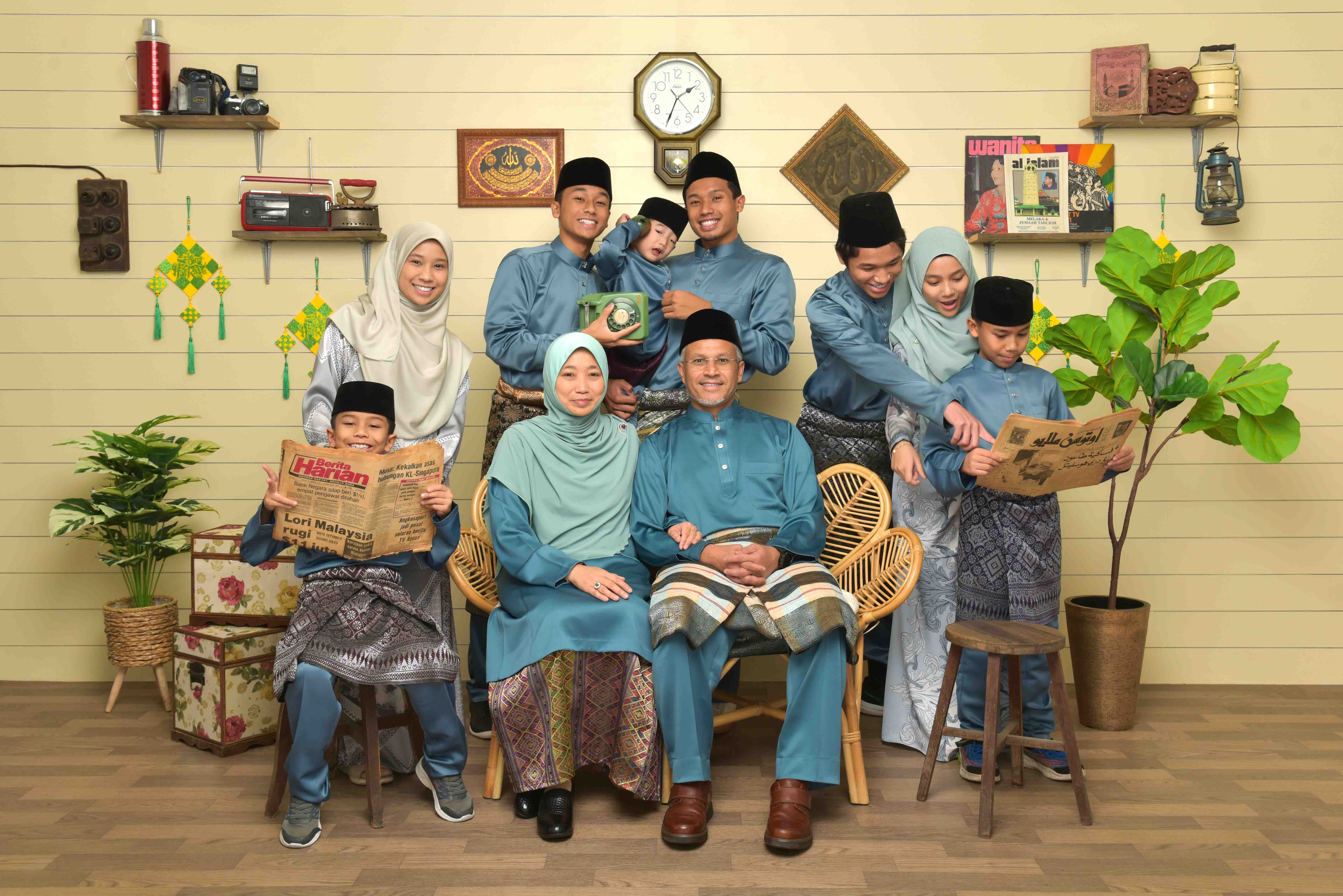 Signature family and convocation photoshoot
