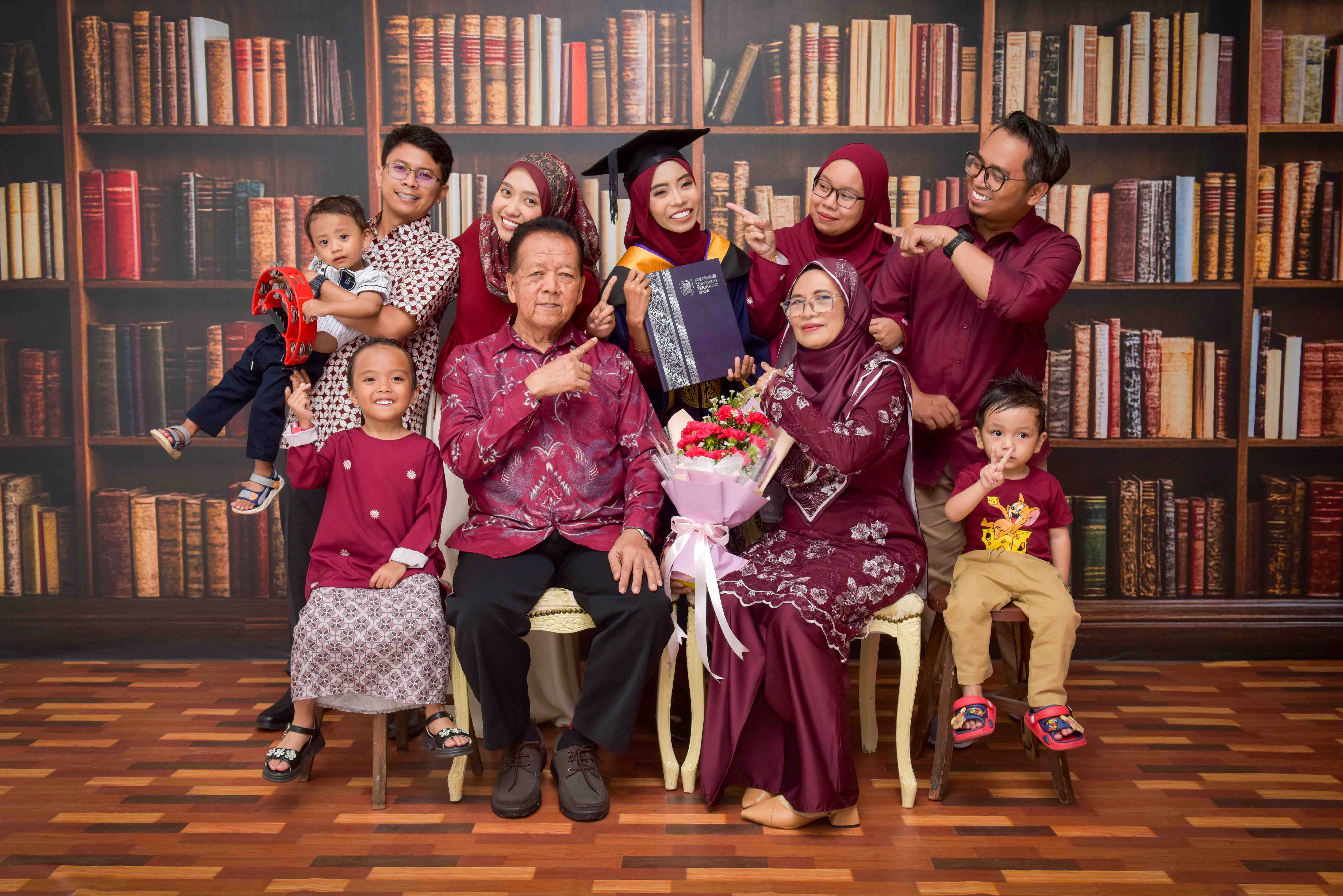 Family and convocation Frame Package L