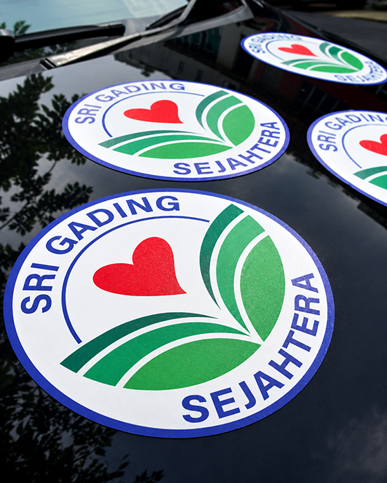 Round custom magnetic stickers